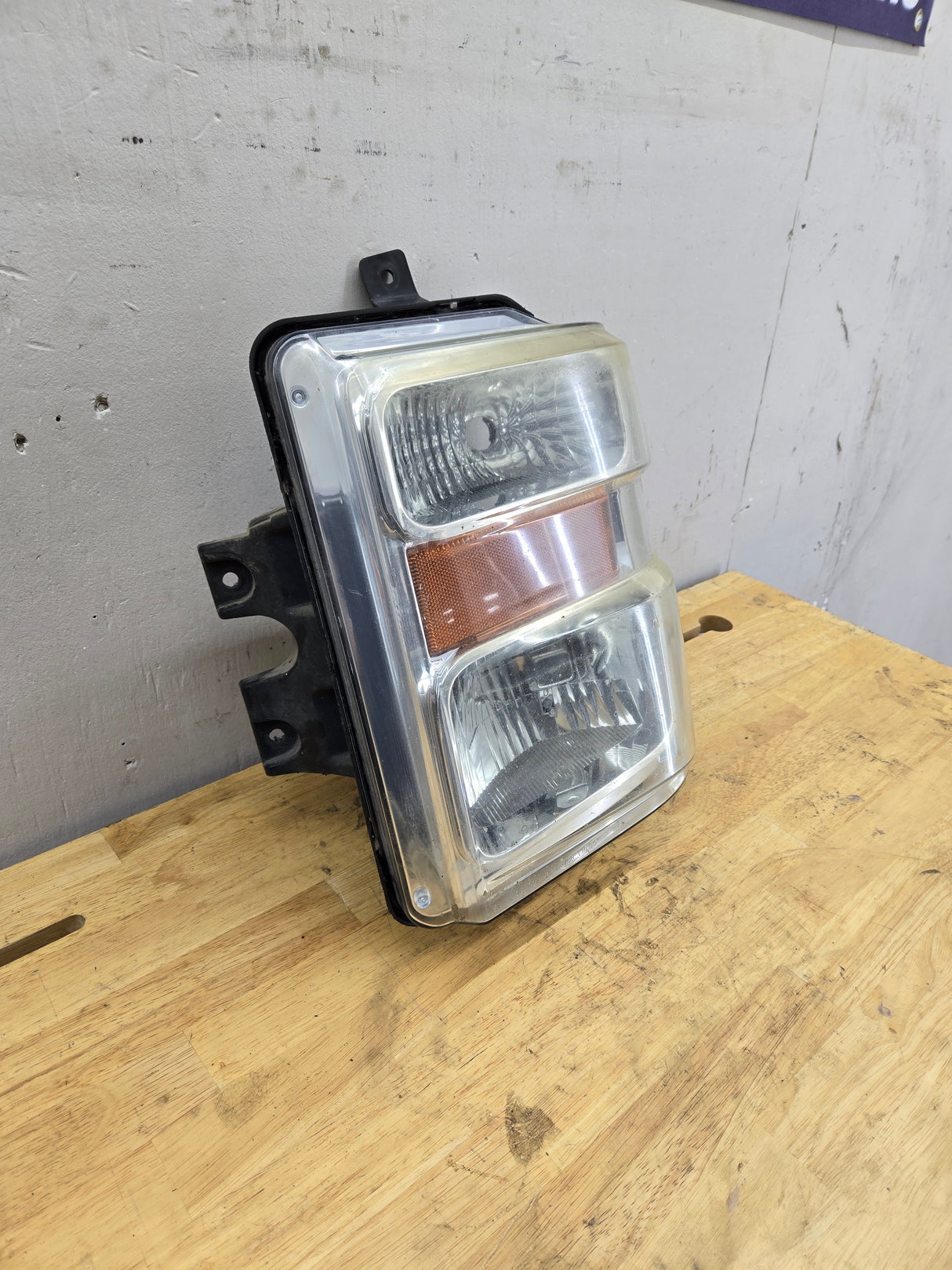 2008-2010 Ford Super Duty F250 F350 F450 F550 LH Driver Side Composite Head Light 44ZH-1849B 8C24-13006-A