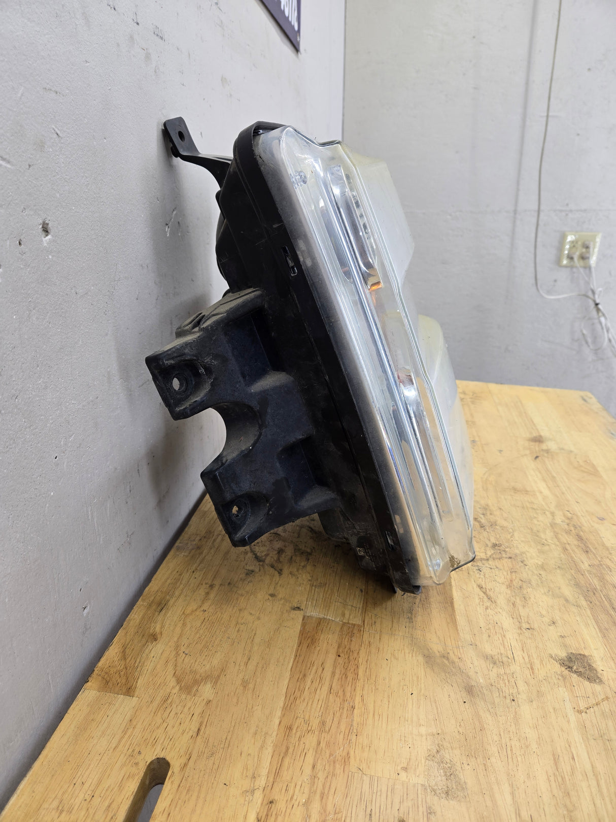 2008-2010 Ford Super Duty F250 F350 F450 F550 LH Driver Side Composite Head Light 44ZH-1849B 8C24-13006-A