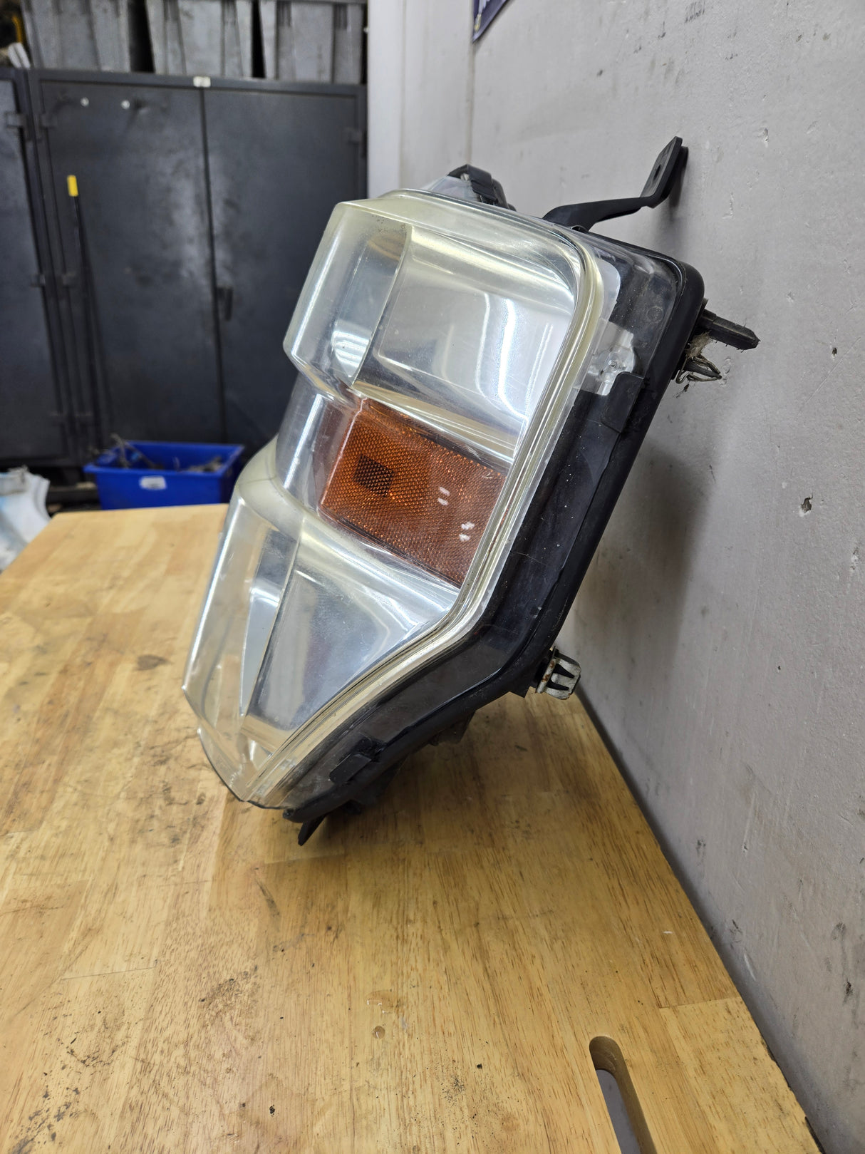 2008-2010 Ford Super Duty F250 F350 F450 F550 LH Driver Side Composite Head Light 44ZH-1849B 8C24-13006-A