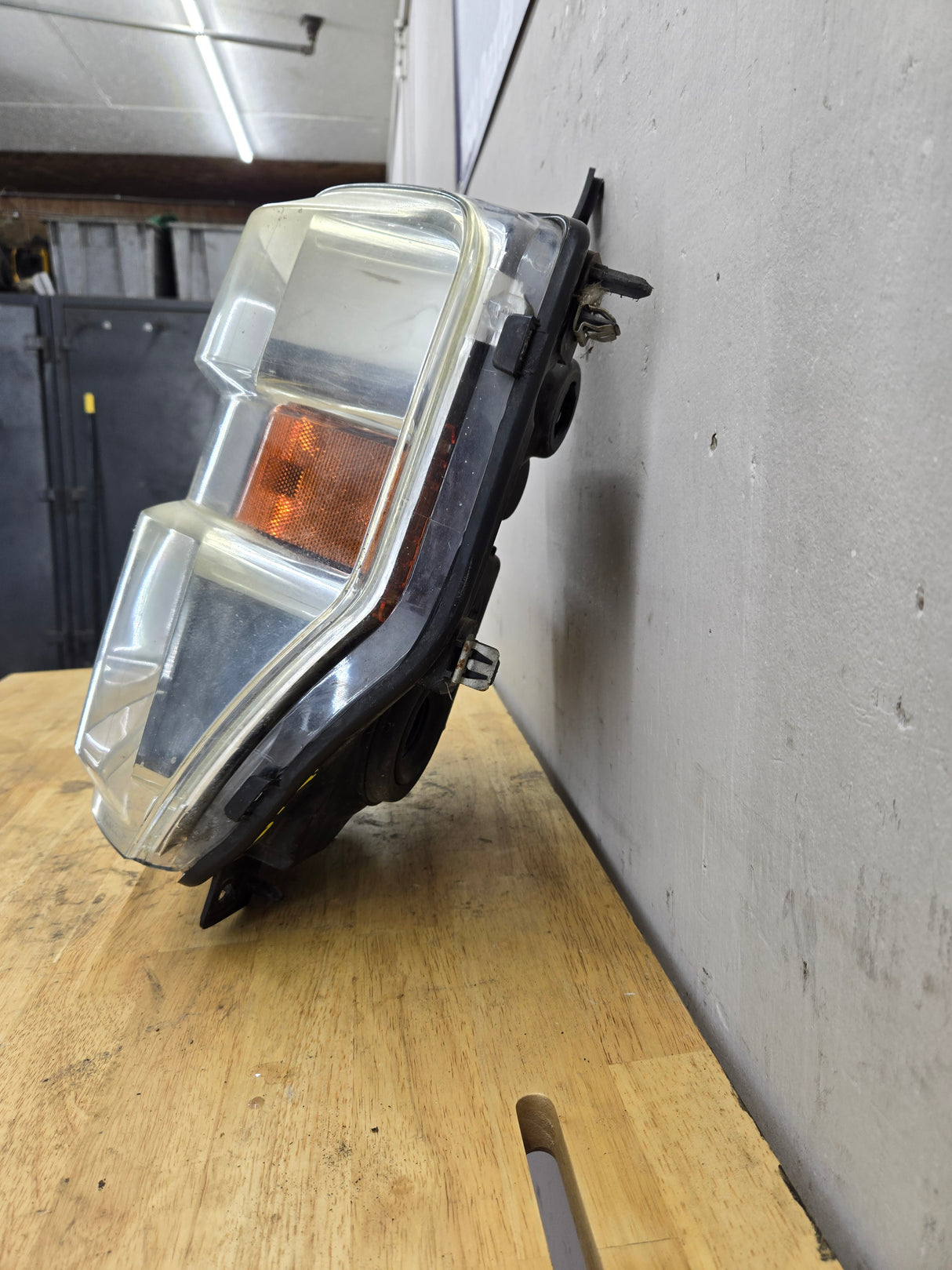 2008-2010 Ford Super Duty F250 F350 F450 F550 LH Driver Side Composite Head Light 44ZH-1849B 8C24-13006-A