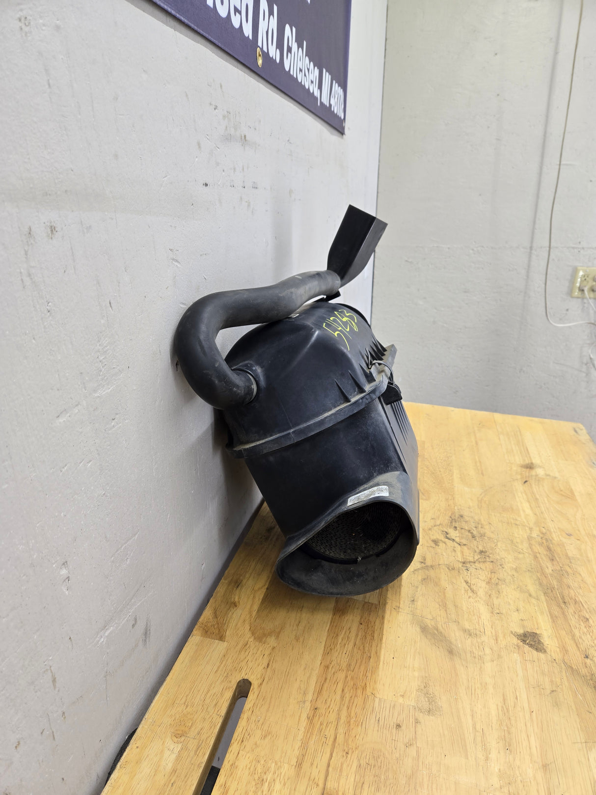 2008-2009 Ford F250 F350 Super Duty Air Filter Housing Box Cleaner