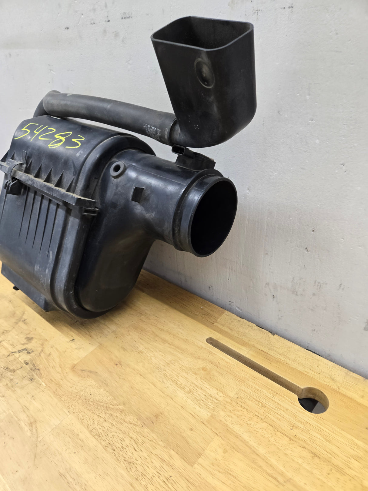 2008-2009 Ford F250 F350 Super Duty Air Filter Housing Box Cleaner