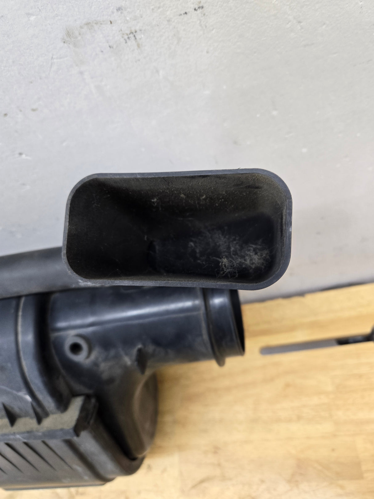 2008-2009 Ford F250 F350 Super Duty Air Filter Housing Box Cleaner