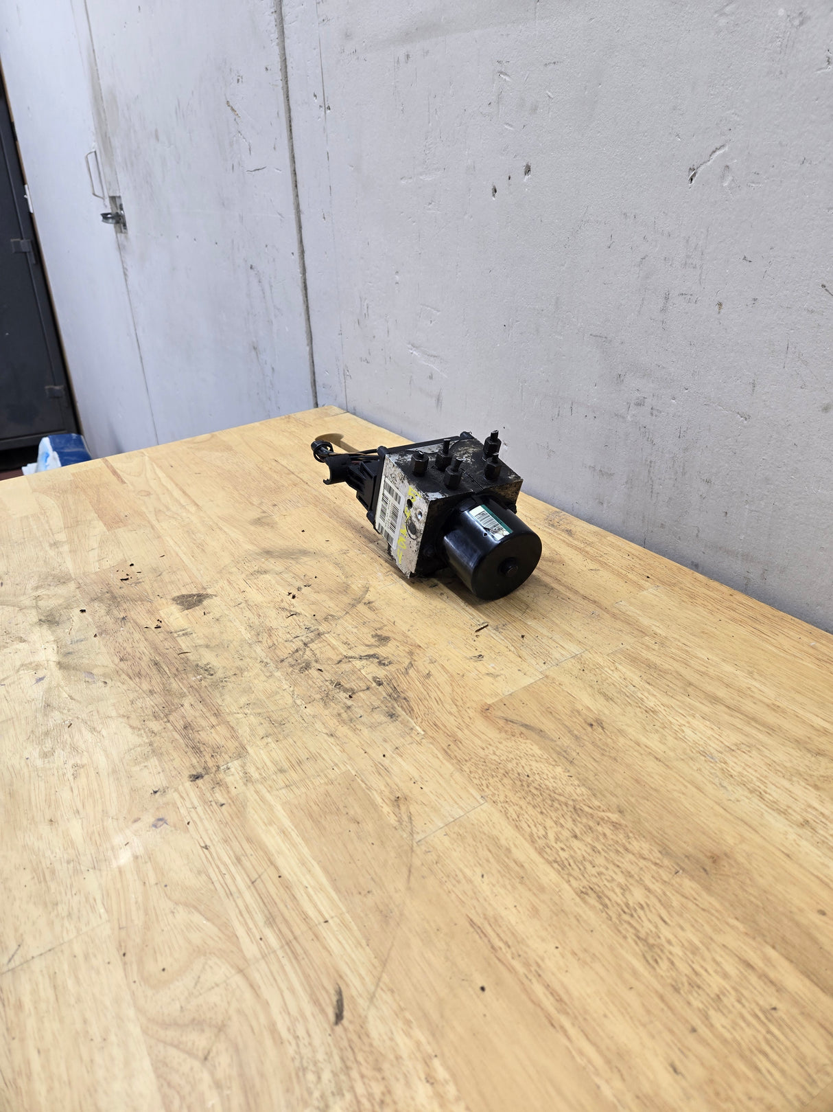 2008-2010 Ford Super Duty F250 F350 ABS Pump Module Control Assembly 7C34-2C346-AH