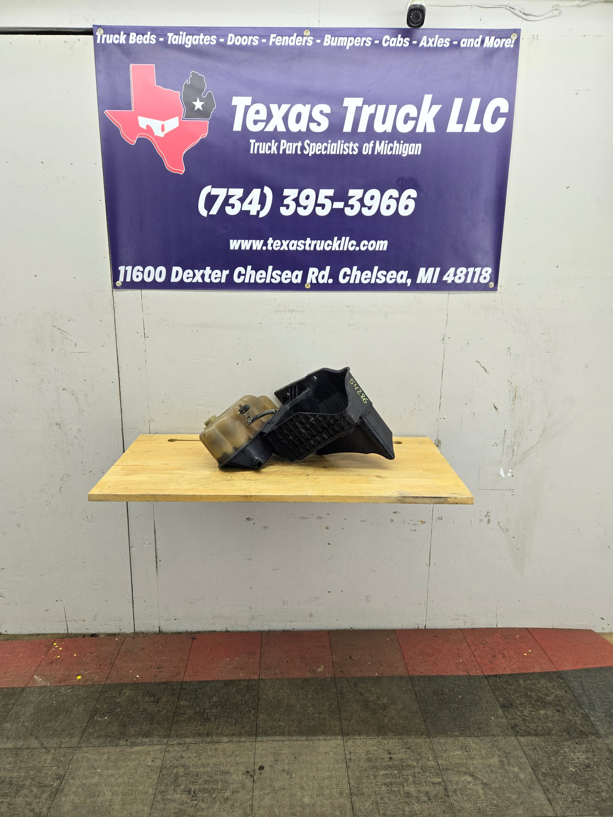 2008-2010 Ford F250 F350 F450 F550 Super Duty Engine Coolant Reservoir Tray