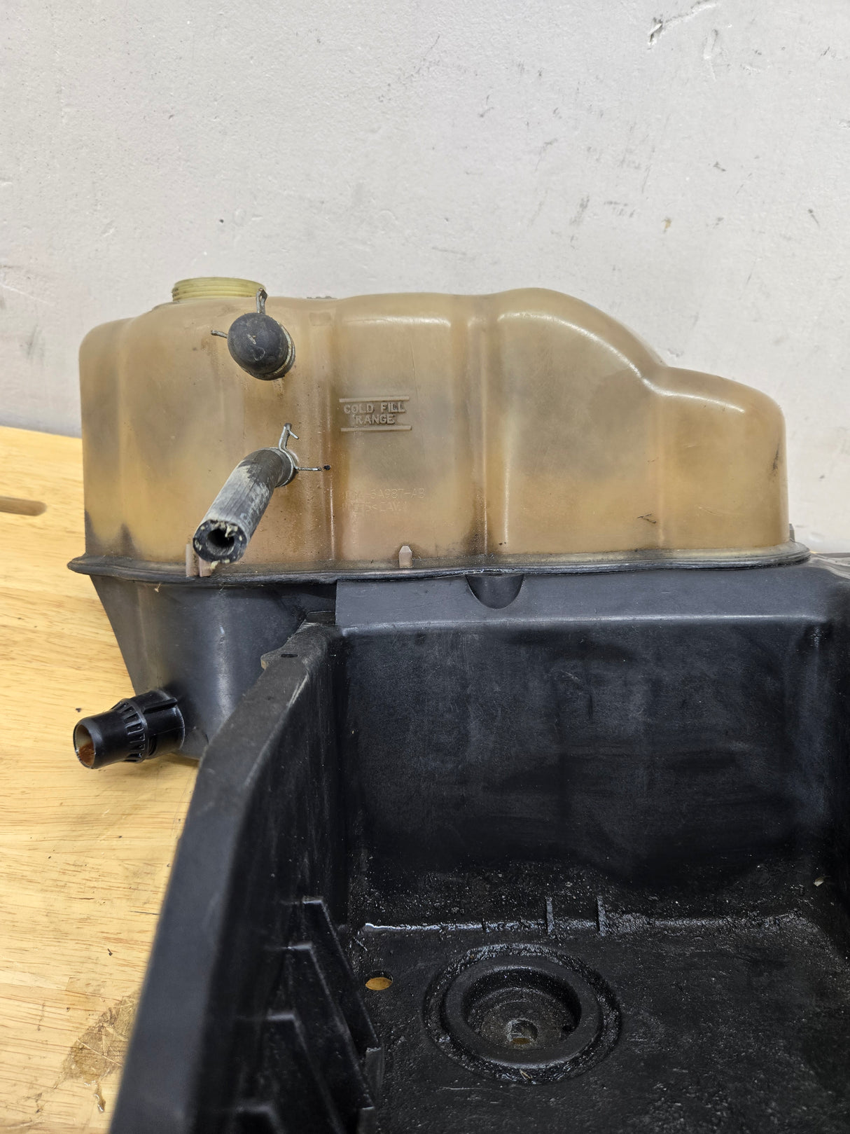 2008-2010 Ford F250 F350 F450 F550 Super Duty Engine Coolant Reservoir Tray