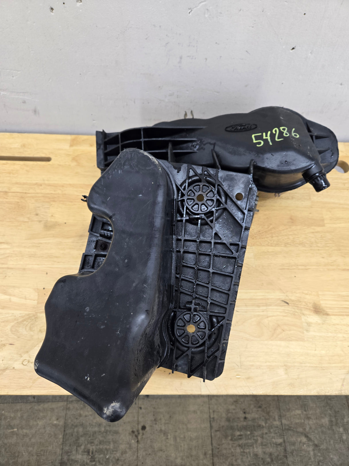 2008-2010 Ford F250 F350 F450 F550 Super Duty Engine Coolant Reservoir Tray