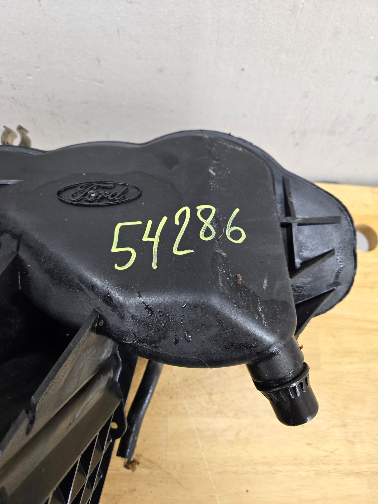 2008-2010 Ford F250 F350 F450 F550 Super Duty Engine Coolant Reservoir Tray