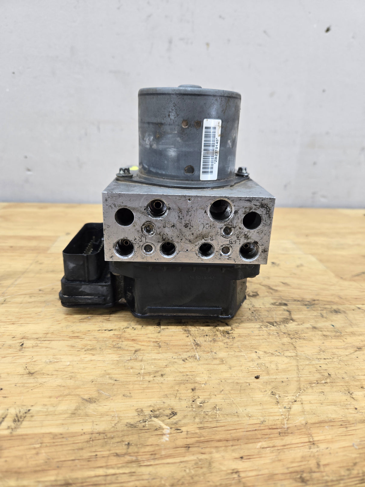 2014-2016 Ford Super Duty F250 F350 ABS Pump Module Control Assembly EC34-2C405-CB