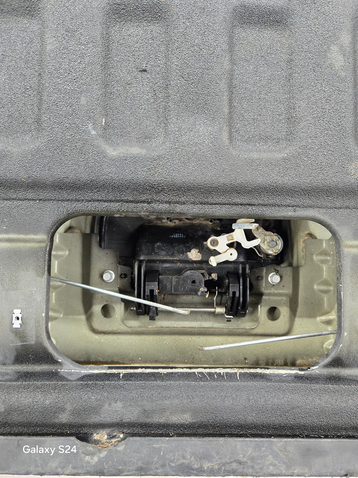 2014-2019 Chevrolet Silverado / GMC Sierra 1500 2500 3500 HD Tailgate