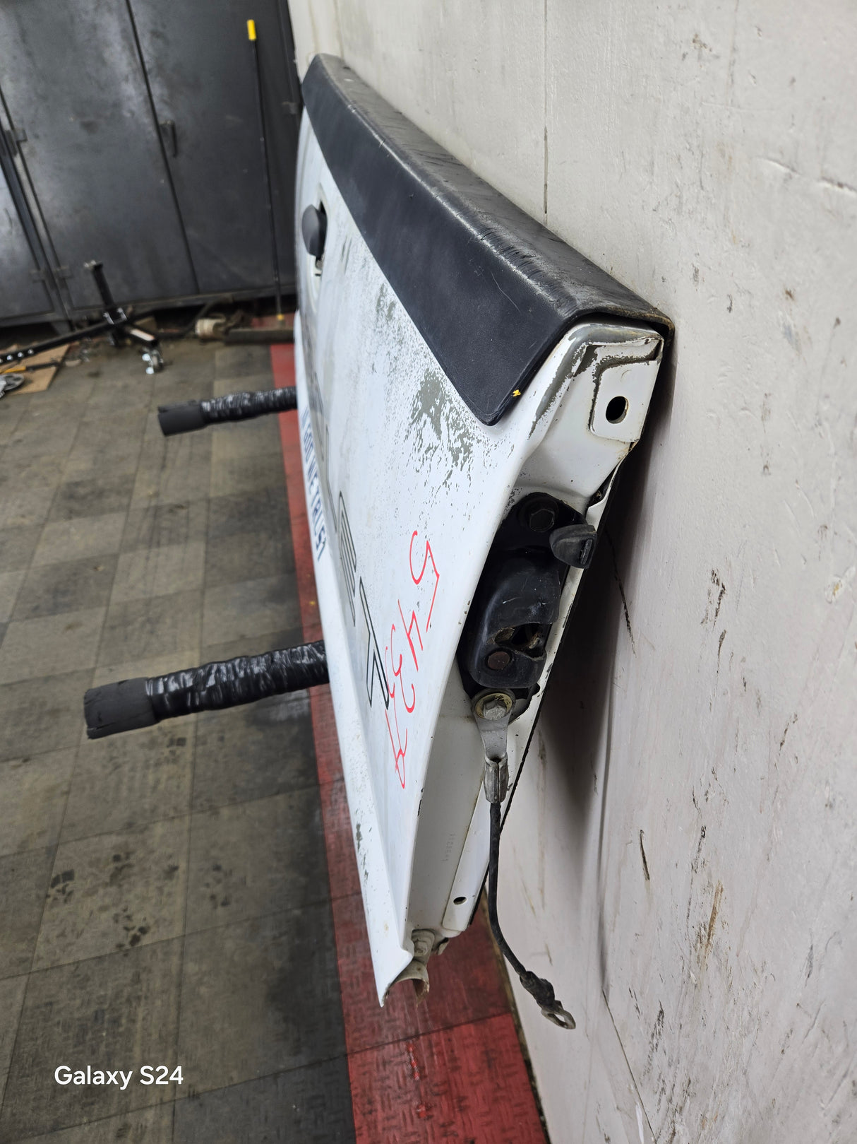 1999-2007 Chevrolet Silverado / GMC Sierra 1500 2500 3500 HD Tailgate