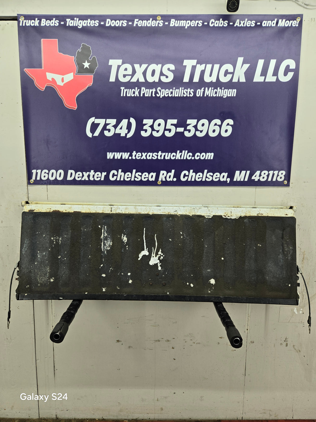 1999-2007 Chevrolet Silverado / GMC Sierra 1500 2500 3500 HD Tailgate