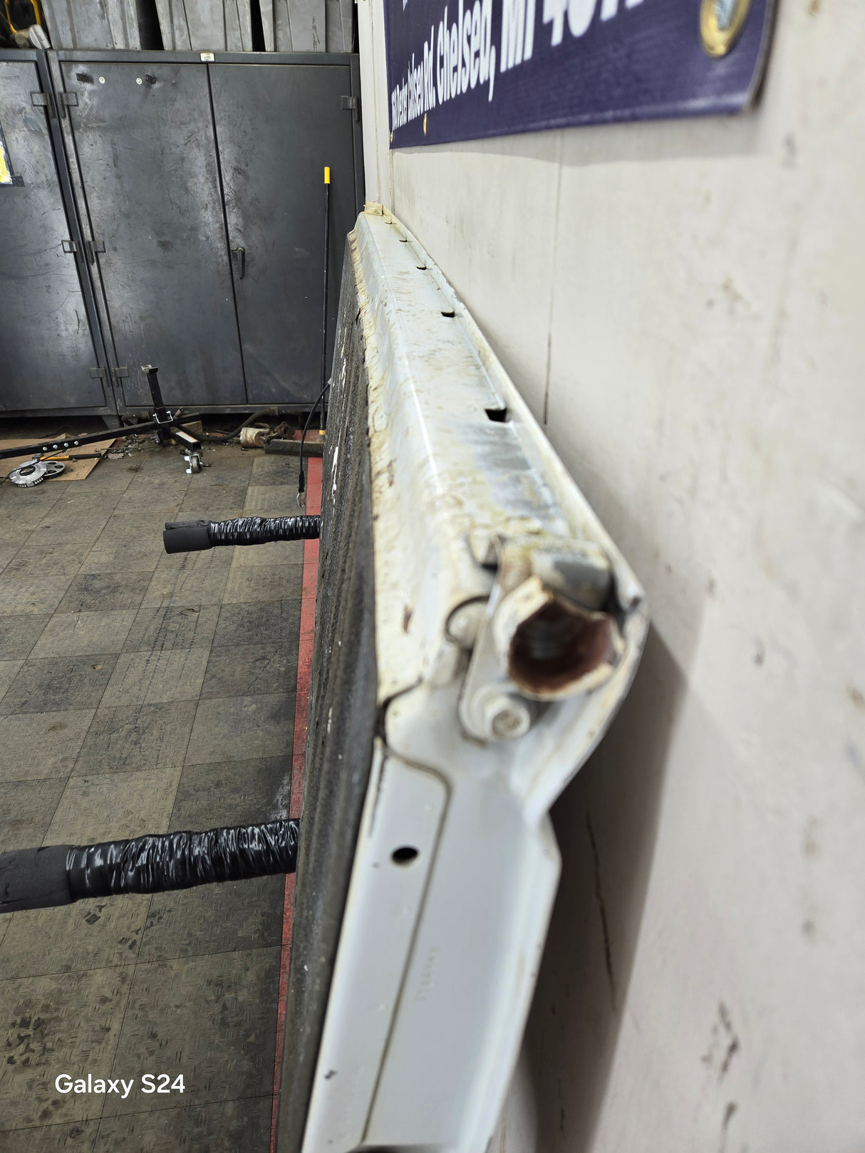 1999-2007 Chevrolet Silverado / GMC Sierra 1500 2500 3500 HD Tailgate