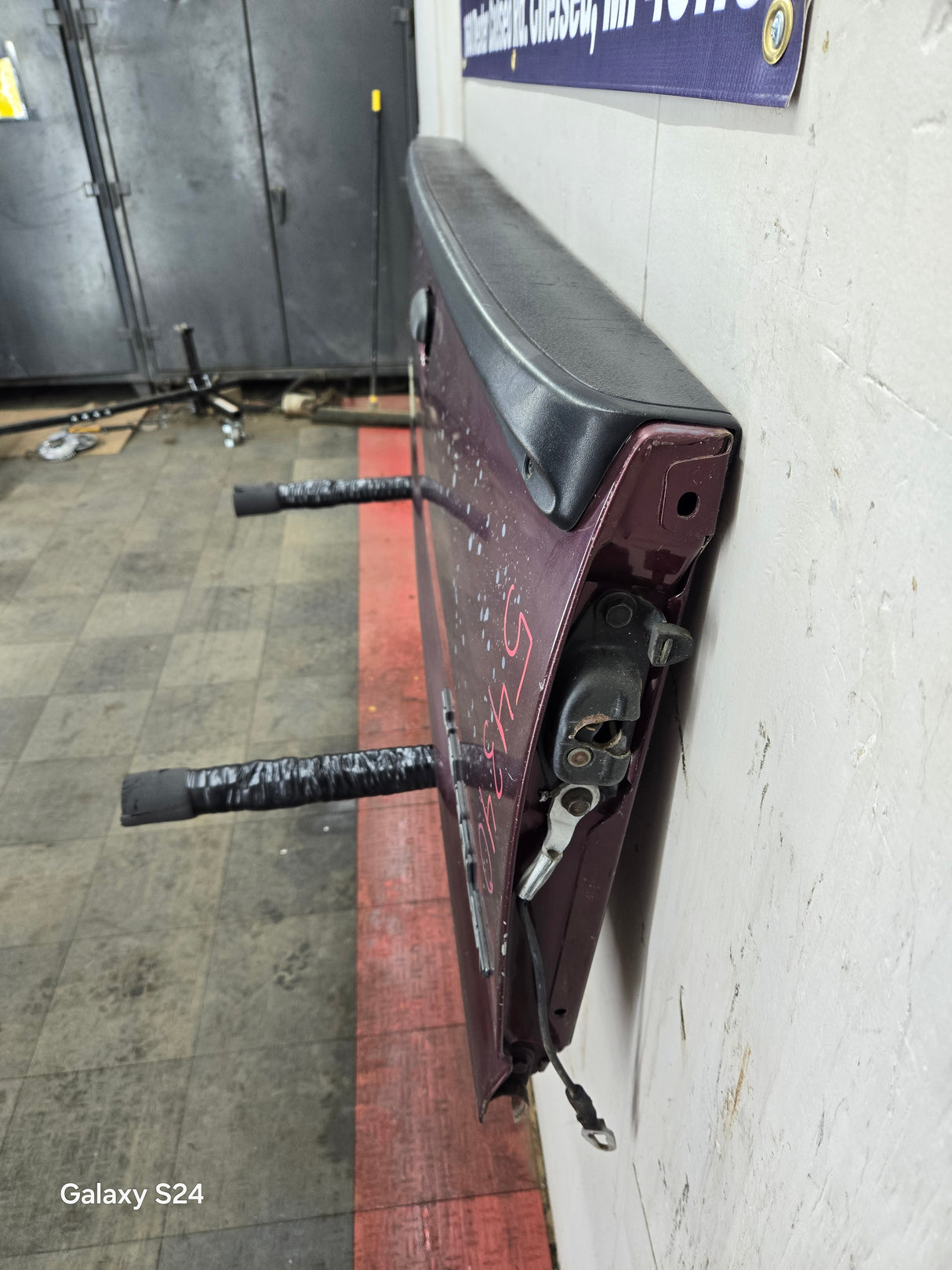 1999-2007 Chevrolet Silverado / GMC Sierra 1500 2500 3500 HD Tailgate