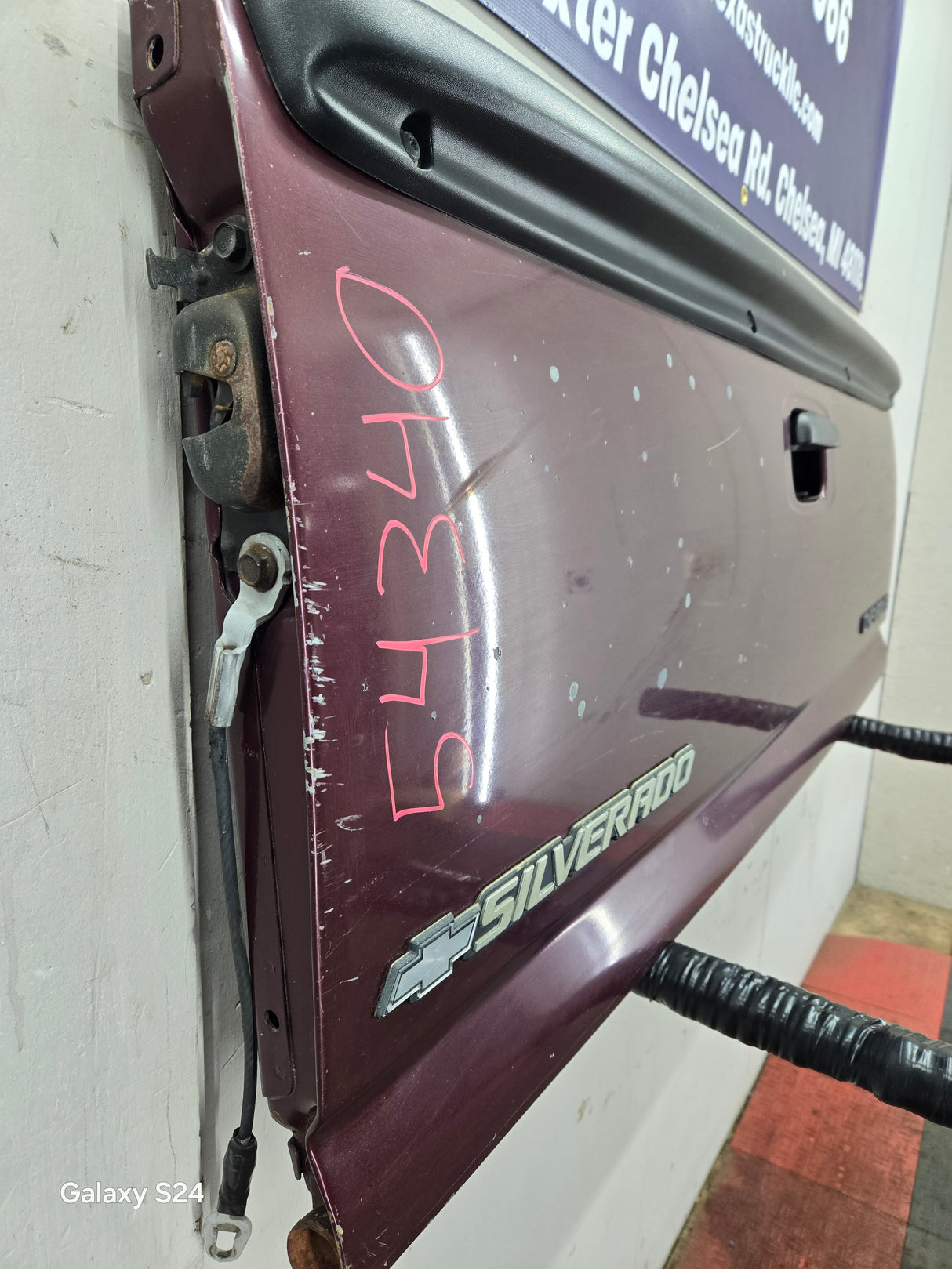 1999-2007 Chevrolet Silverado / GMC Sierra 1500 2500 3500 HD Tailgate