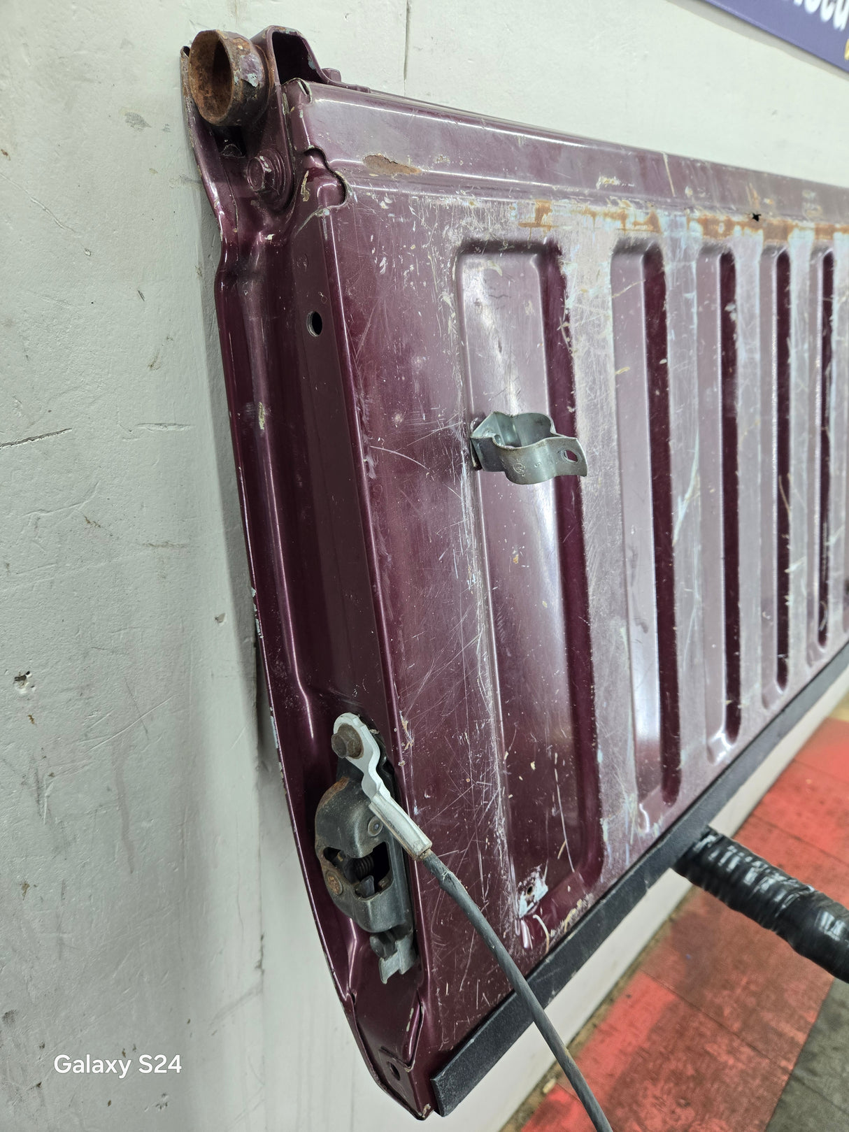 1999-2007 Chevrolet Silverado / GMC Sierra 1500 2500 3500 HD Tailgate