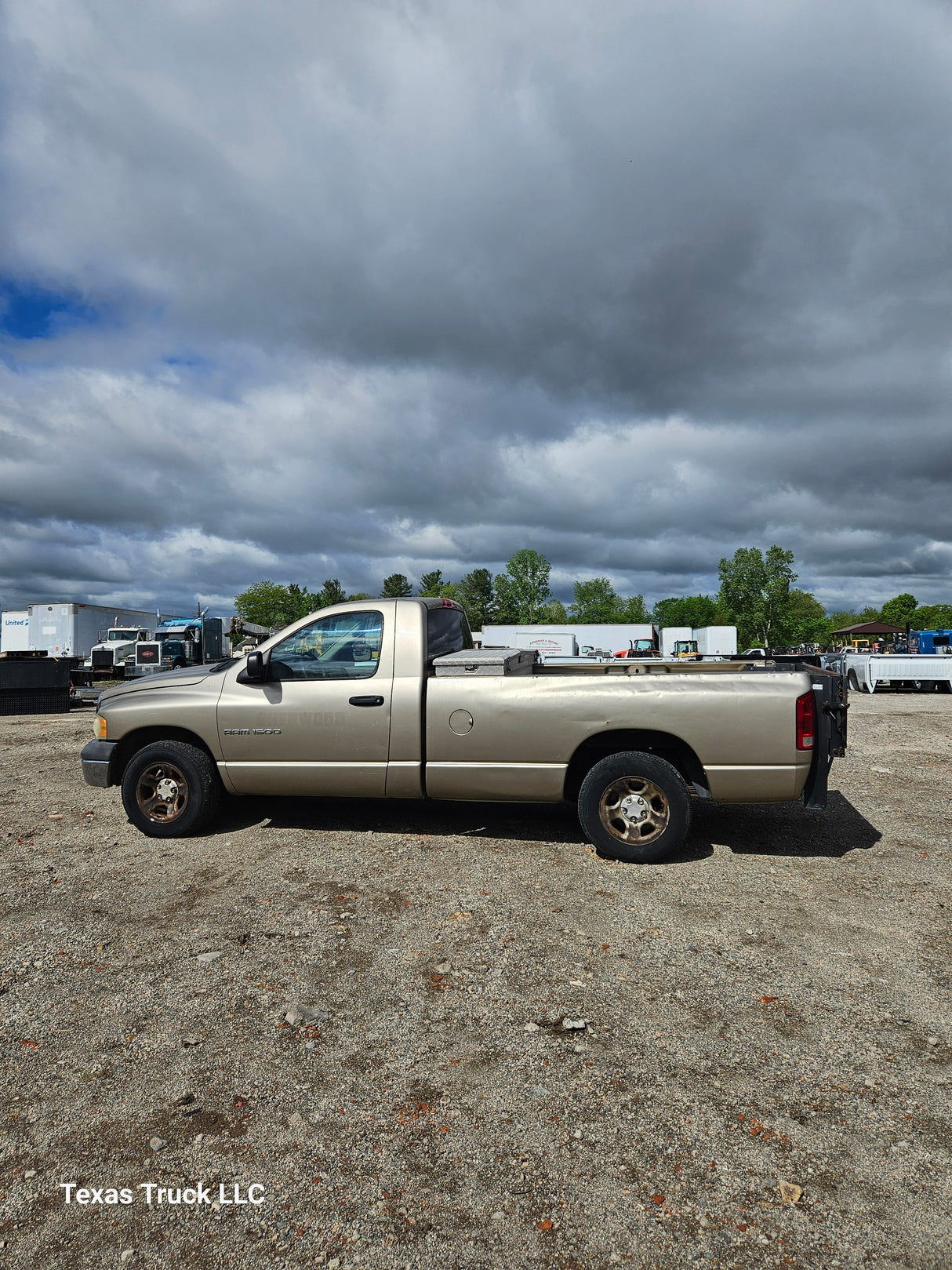 2002 Dodge Ram 1500 Regular Cab 2 door - FULL PART OUT