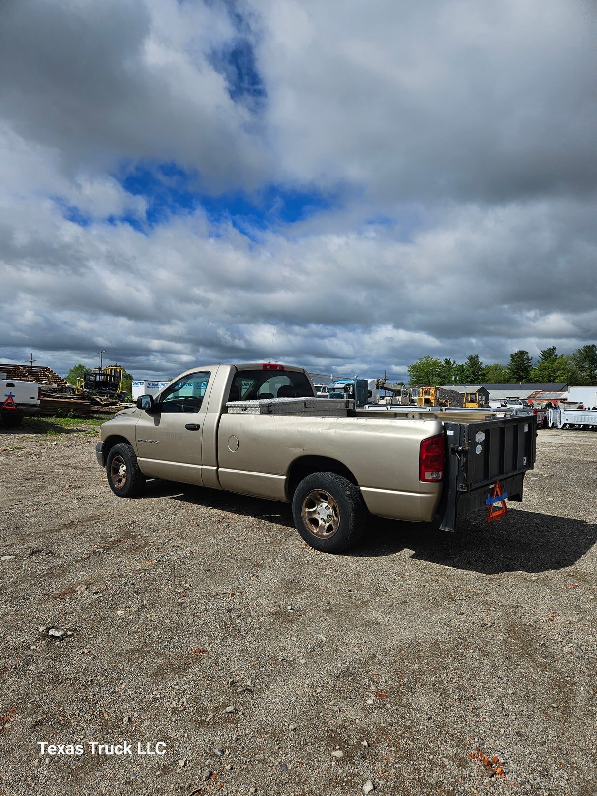 2002 Dodge Ram 1500 Regular Cab 2 door - FULL PART OUT