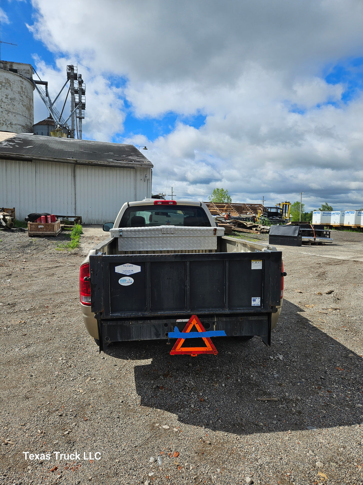 2002 Dodge Ram 1500 Regular Cab 2 door - FULL PART OUT