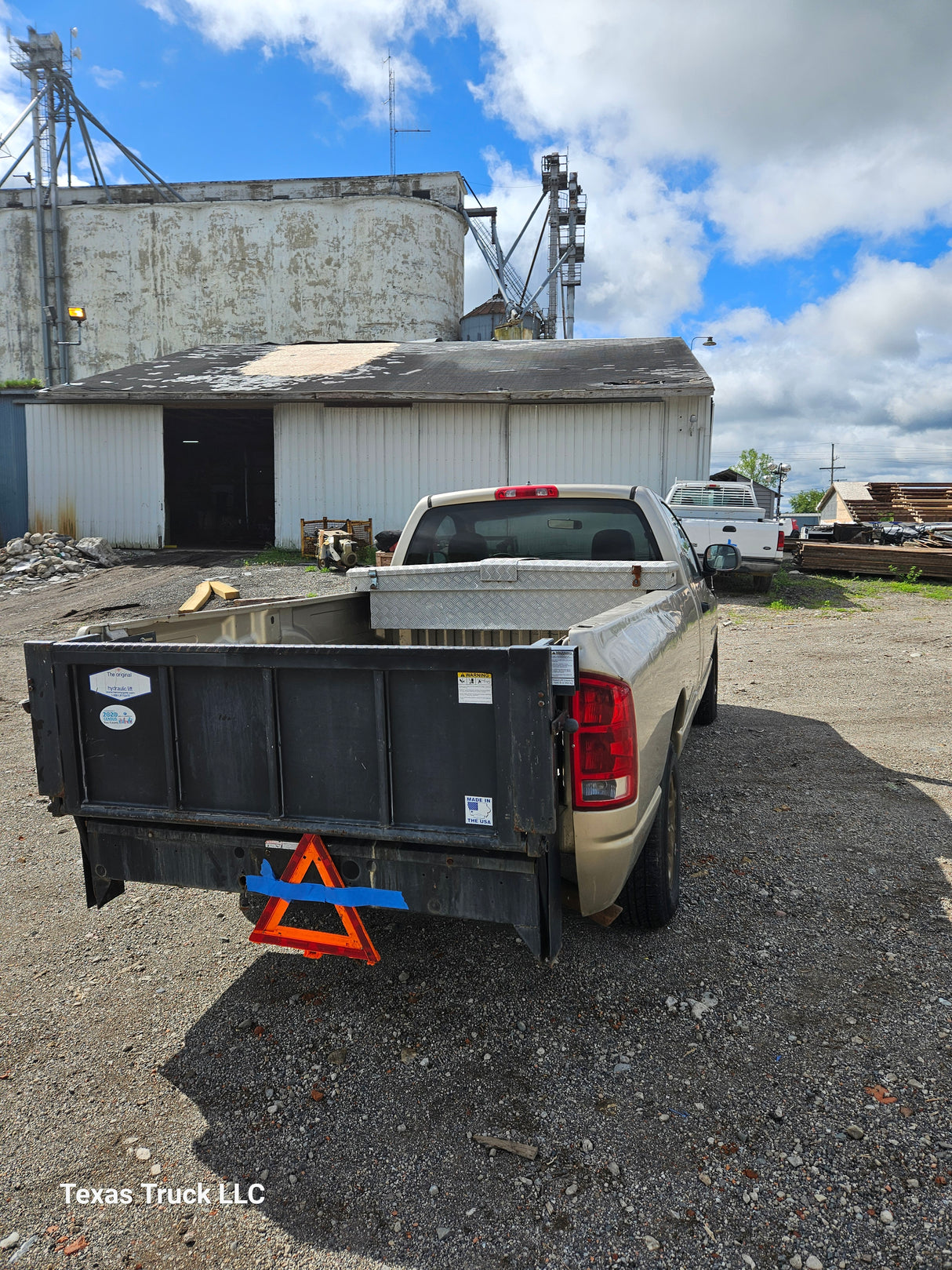 2002 Dodge Ram 1500 Regular Cab 2 door - FULL PART OUT