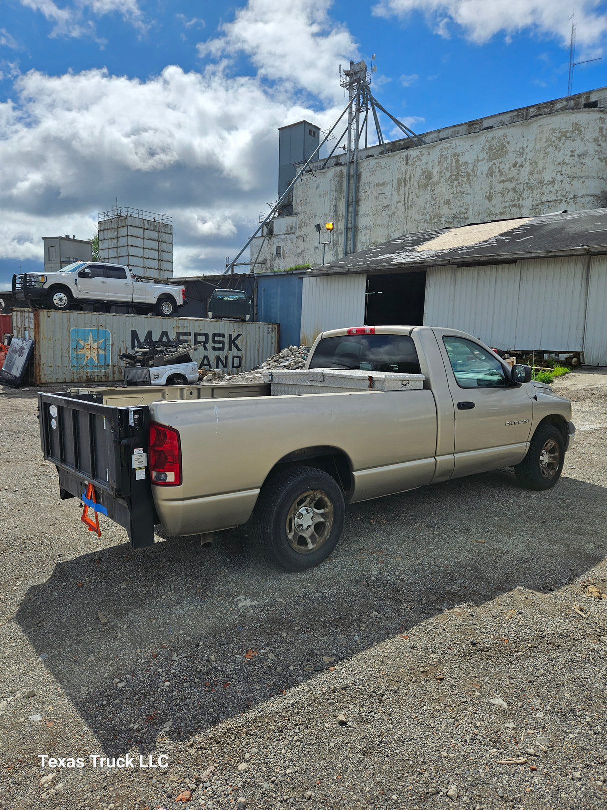 2002 Dodge Ram 1500 Regular Cab 2 door - FULL PART OUT