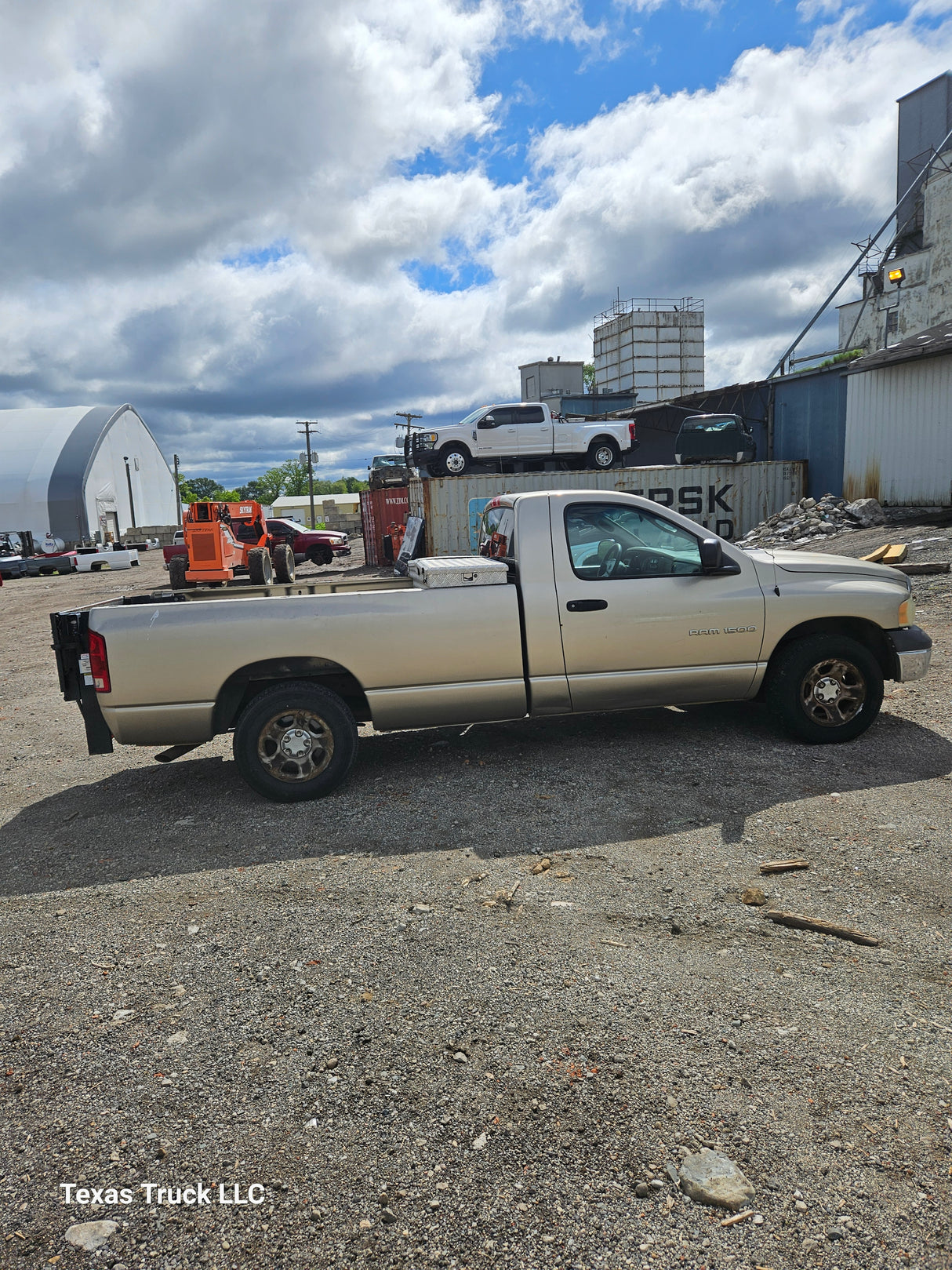 2002 Dodge Ram 1500 Regular Cab 2 door - FULL PART OUT