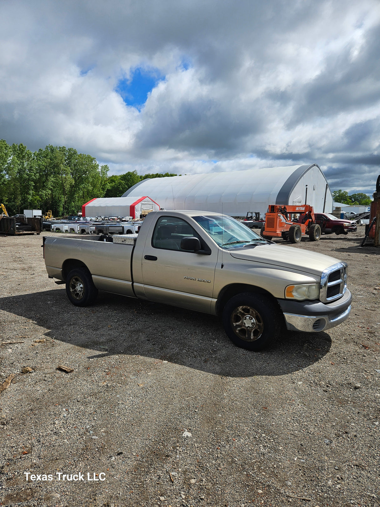 2002 Dodge Ram 1500 Regular Cab 2 door - FULL PART OUT