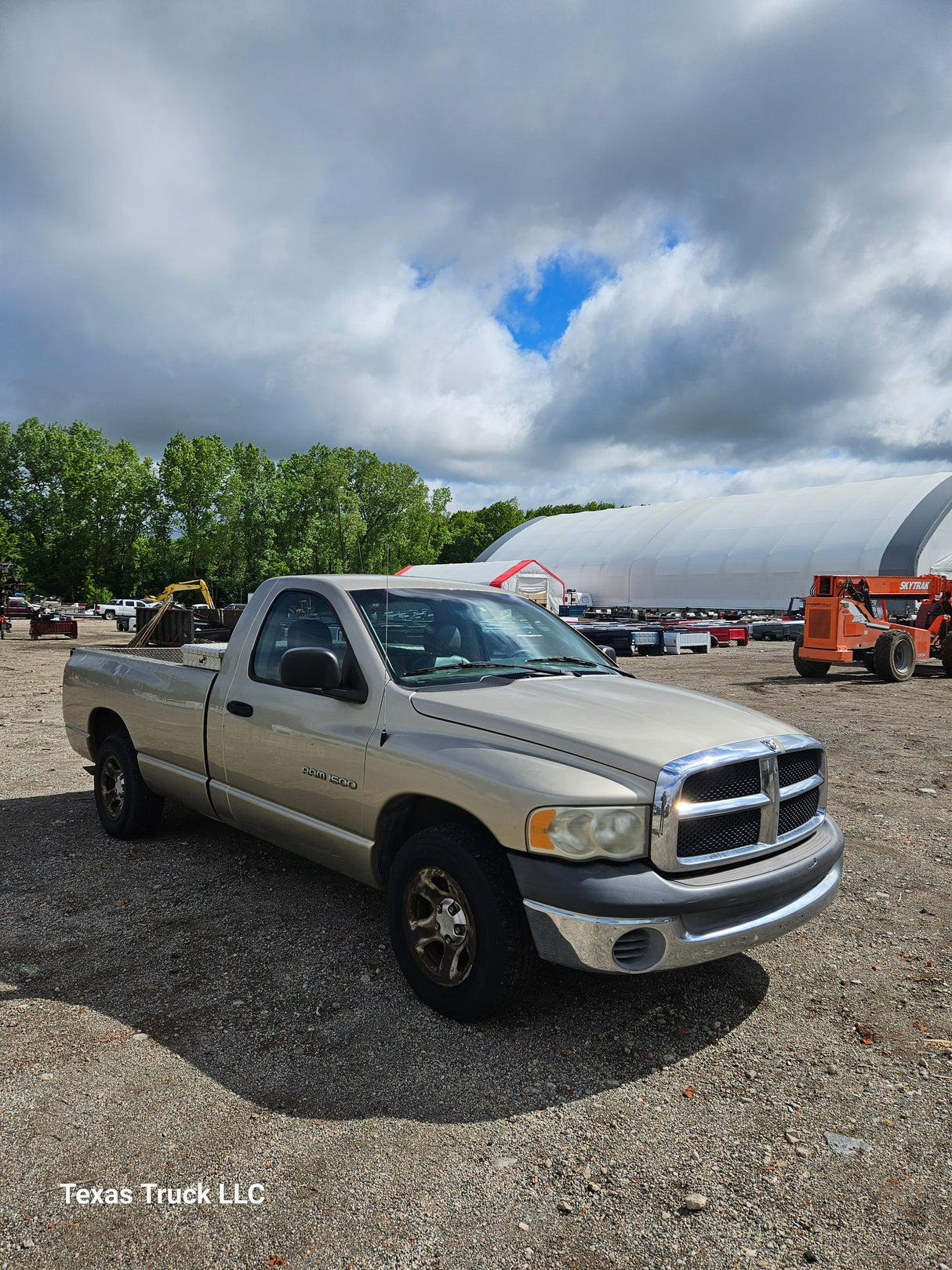 2002 Dodge Ram 1500 Regular Cab 2 door - FULL PART OUT