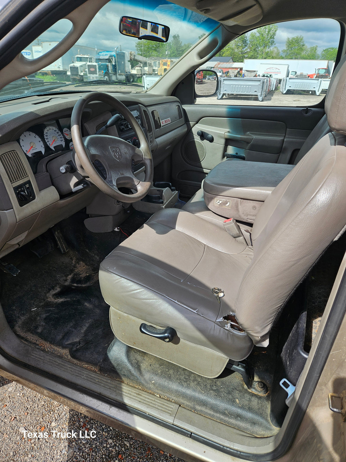 2002 Dodge Ram 1500 Regular Cab 2 door - FULL PART OUT