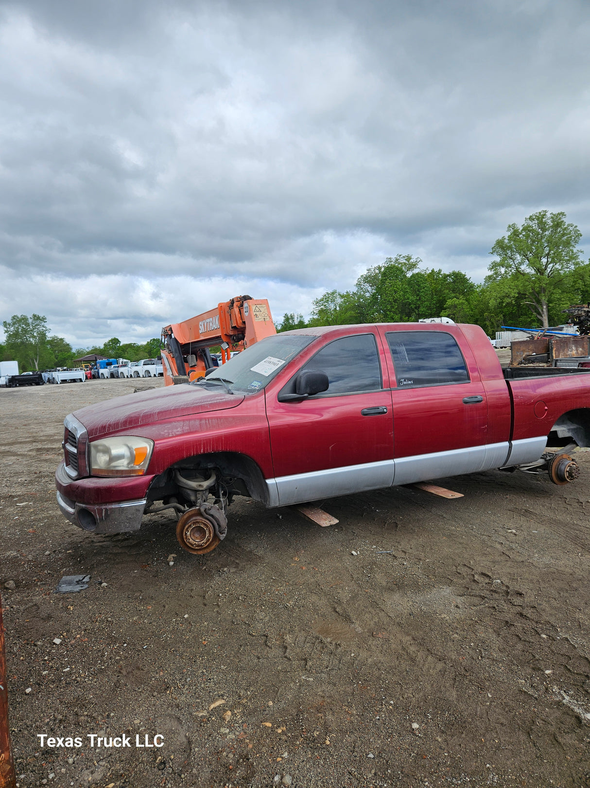 2006 Dodge Ram Mega Cab 2500 - FULL PART OUT