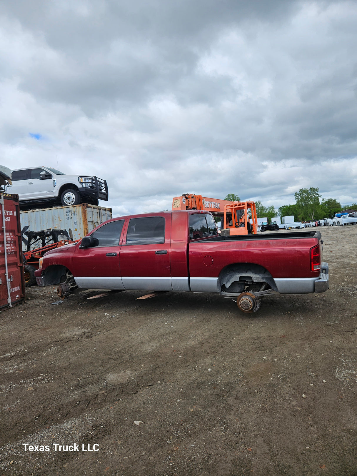 2006 Dodge Ram Mega Cab 2500 - FULL PART OUT