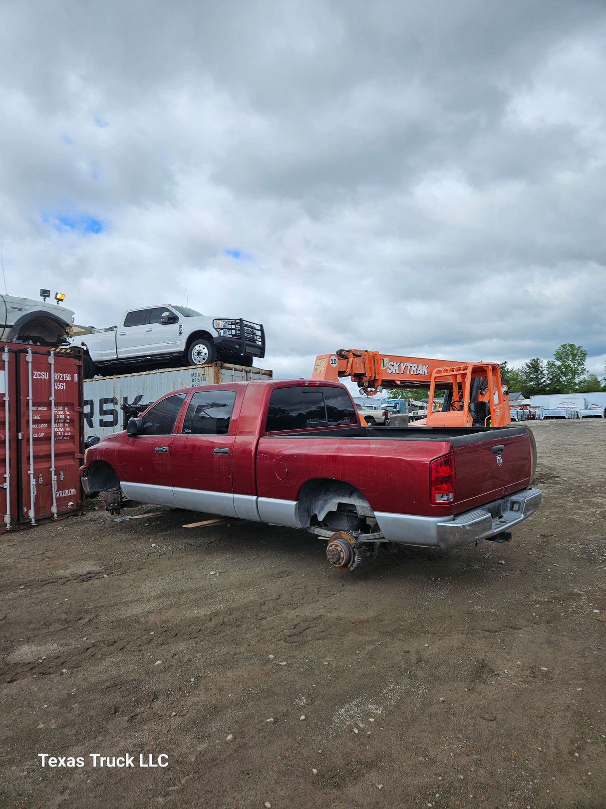 2006 Dodge Ram Mega Cab 2500 - FULL PART OUT