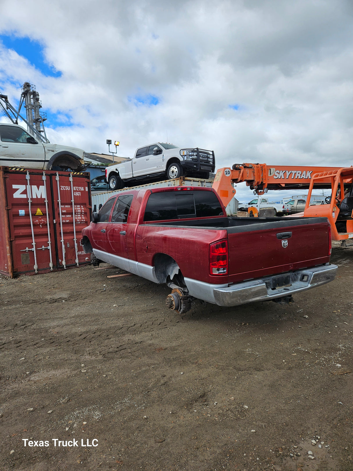 2006 Dodge Ram Mega Cab 2500 - FULL PART OUT