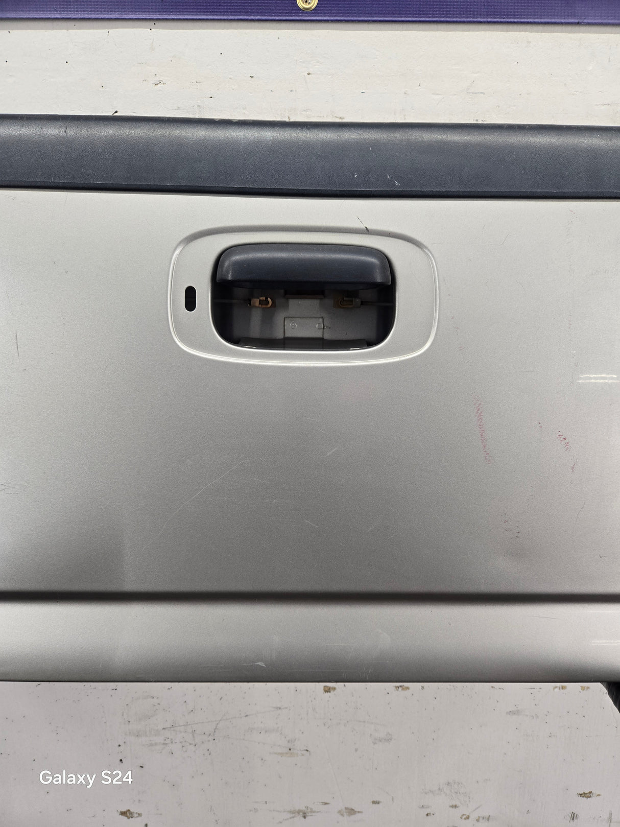 1999-2007 Chevrolet Silverado / GMC Sierra 1500 2500 3500 Tailgate