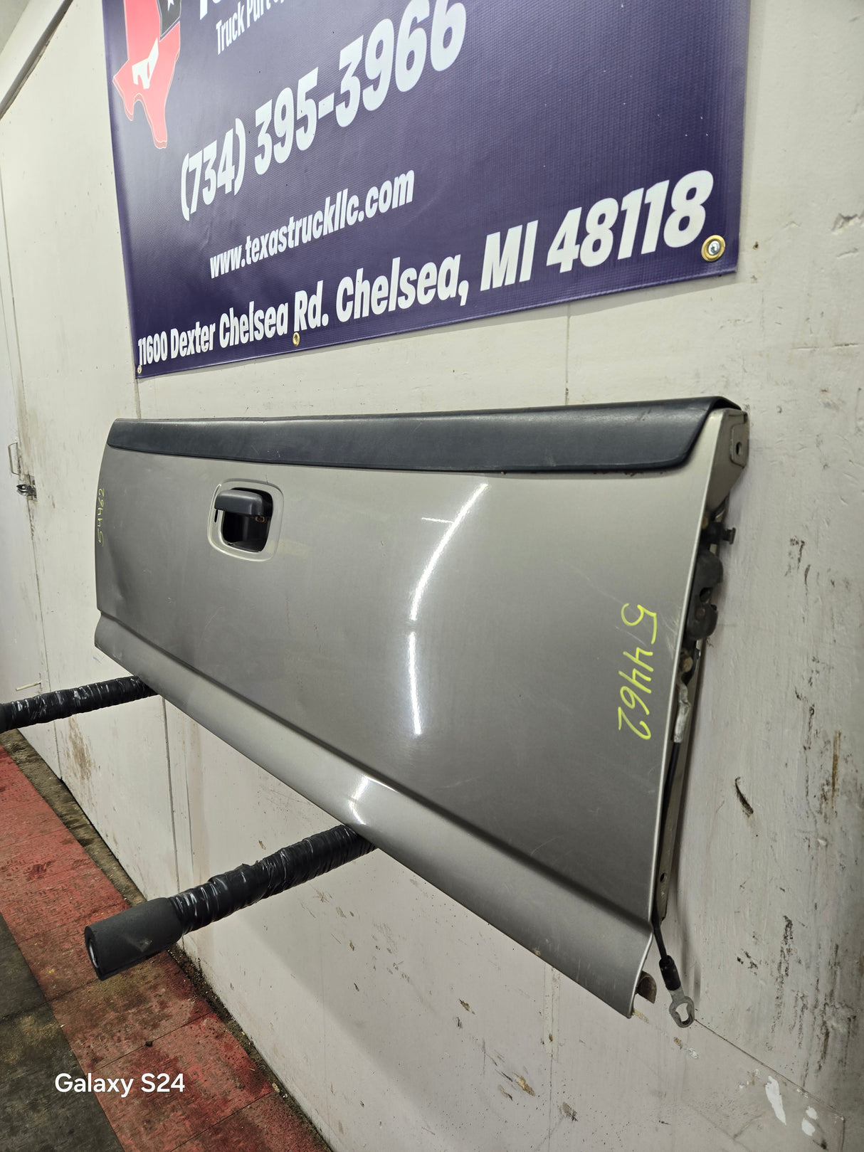 1999-2007 Chevrolet Silverado / GMC Sierra 1500 2500 3500 Tailgate