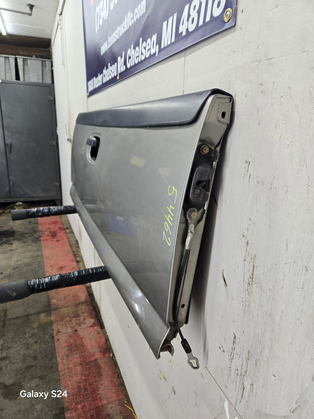 1999-2007 Chevrolet Silverado / GMC Sierra 1500 2500 3500 Tailgate