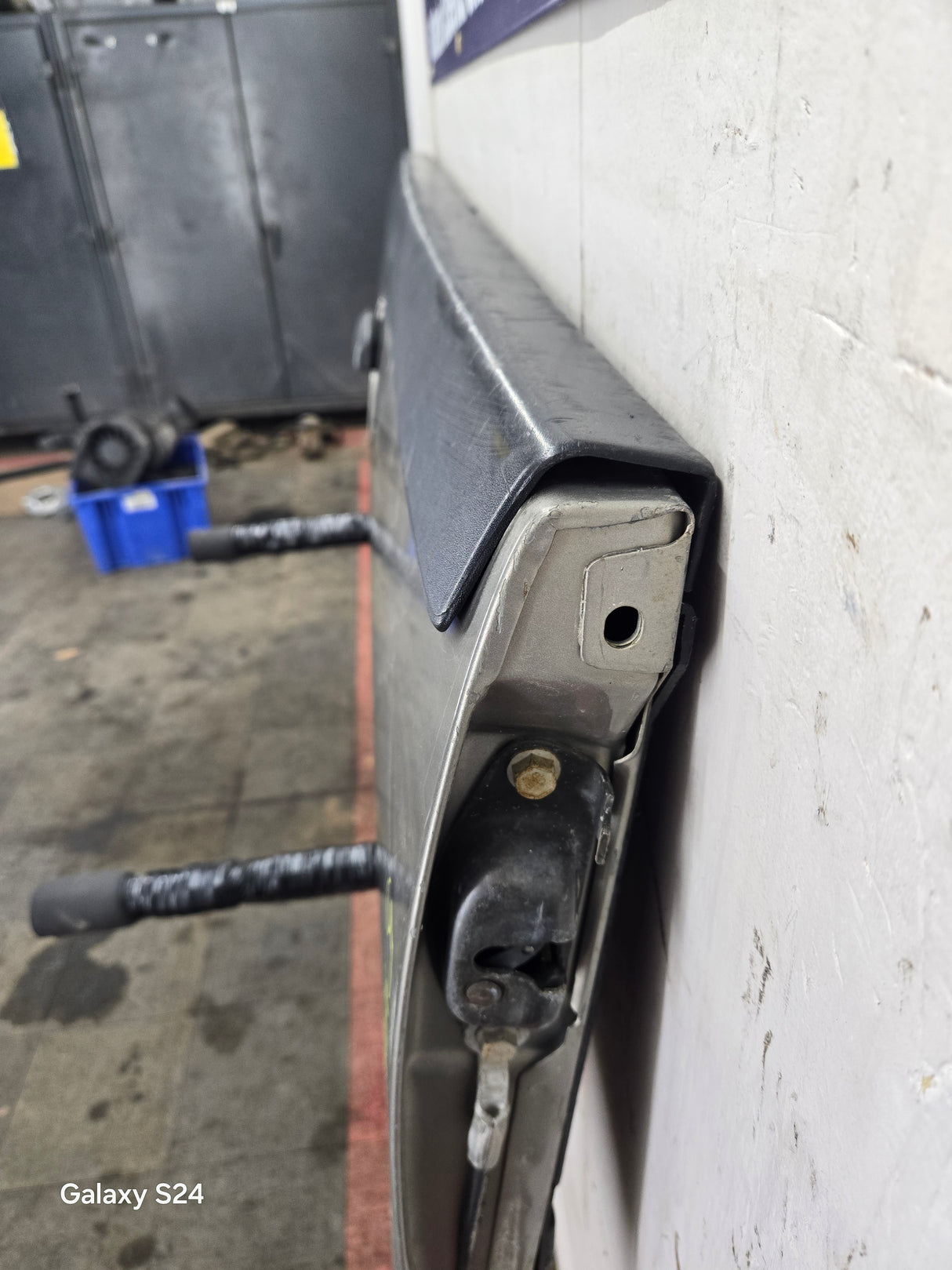 1999-2007 Chevrolet Silverado / GMC Sierra 1500 2500 3500 Tailgate