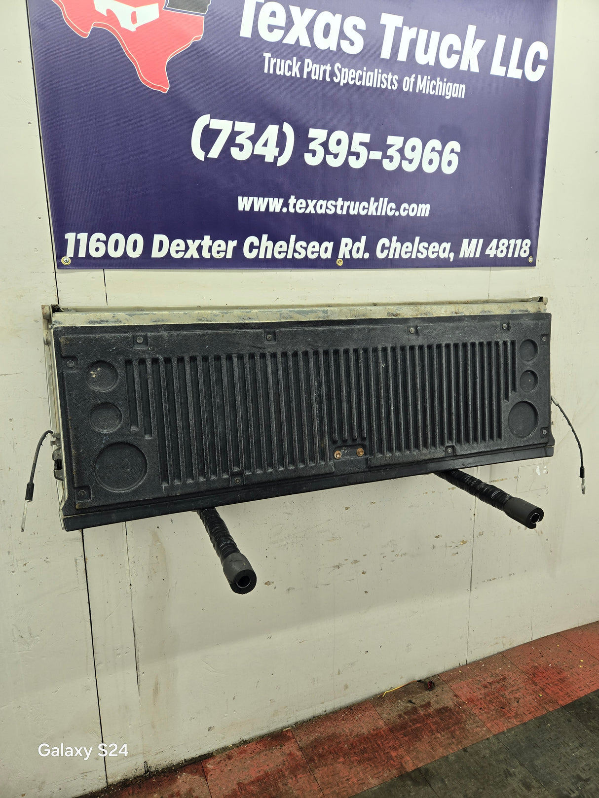 1999-2007 Chevrolet Silverado / GMC Sierra 1500 2500 3500 Tailgate