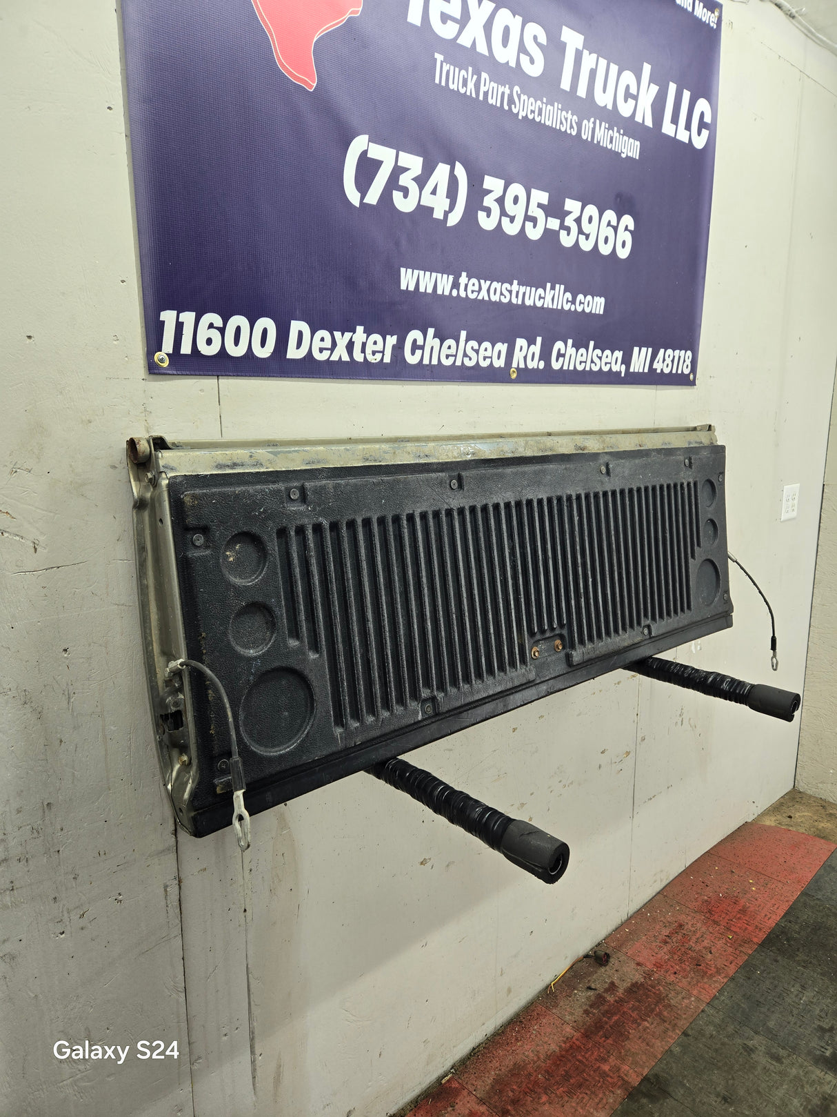 1999-2007 Chevrolet Silverado / GMC Sierra 1500 2500 3500 Tailgate