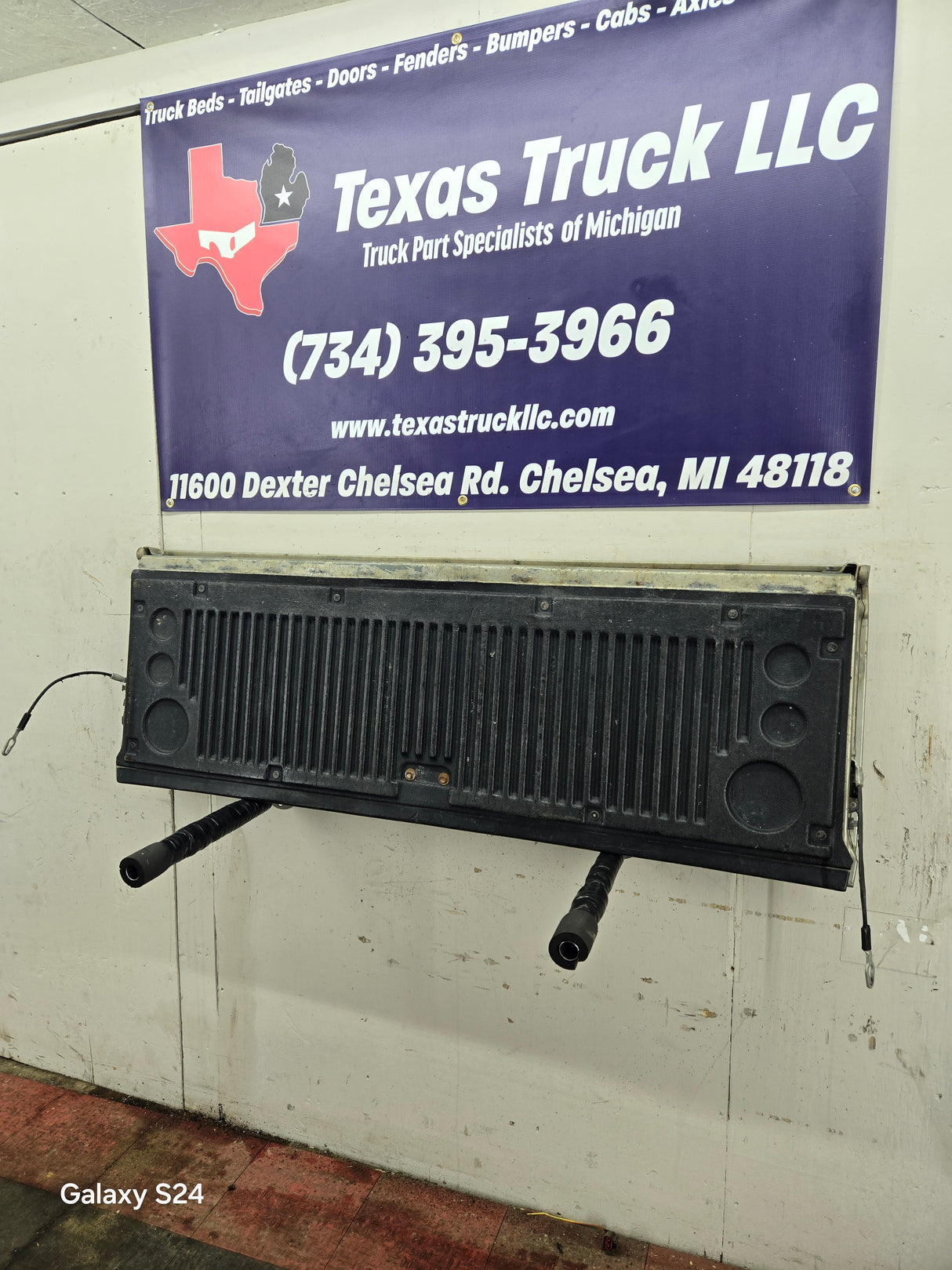 1999-2007 Chevrolet Silverado / GMC Sierra 1500 2500 3500 Tailgate