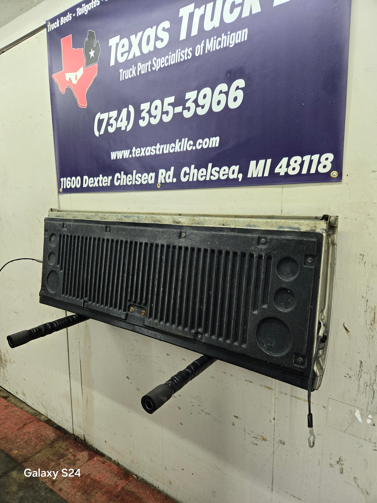 1999-2007 Chevrolet Silverado / GMC Sierra 1500 2500 3500 Tailgate