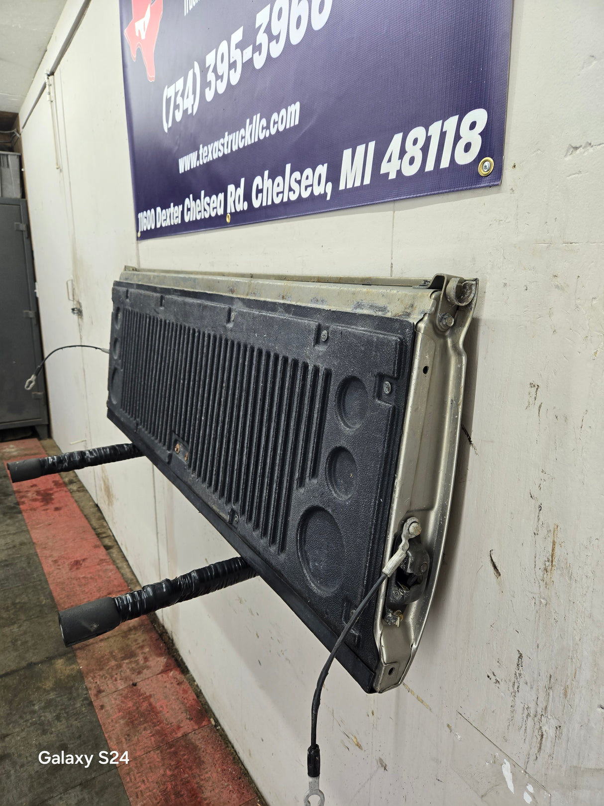 1999-2007 Chevrolet Silverado / GMC Sierra 1500 2500 3500 Tailgate