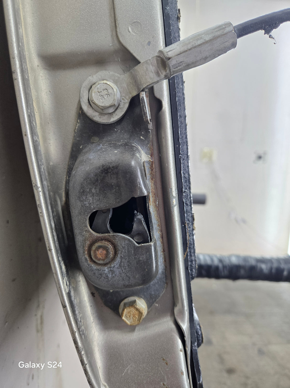 1999-2007 Chevrolet Silverado / GMC Sierra 1500 2500 3500 Tailgate