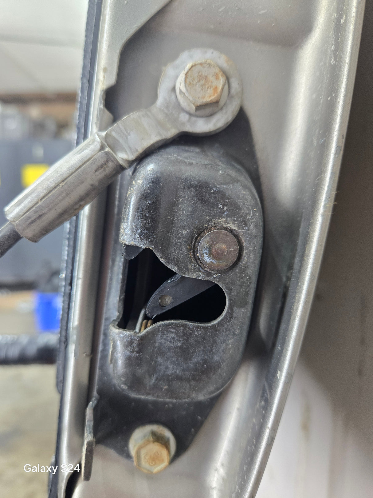 1999-2007 Chevrolet Silverado / GMC Sierra 1500 2500 3500 Tailgate