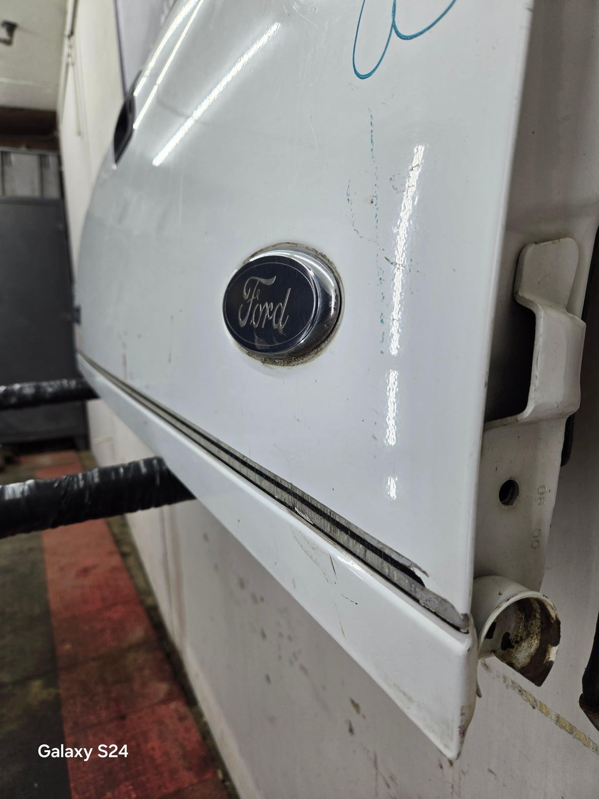 1997-2003 F150 / 1999-2007 Ford F250 F350 F450 F550 Super Duty Tailgate