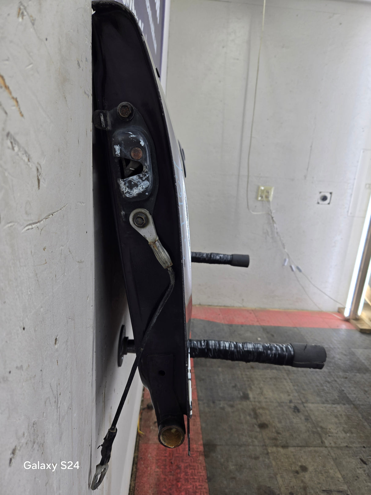 2007-2013 Chevrolet Silverado / GMC Sierra Tailgate 1500 2500 3500 HD