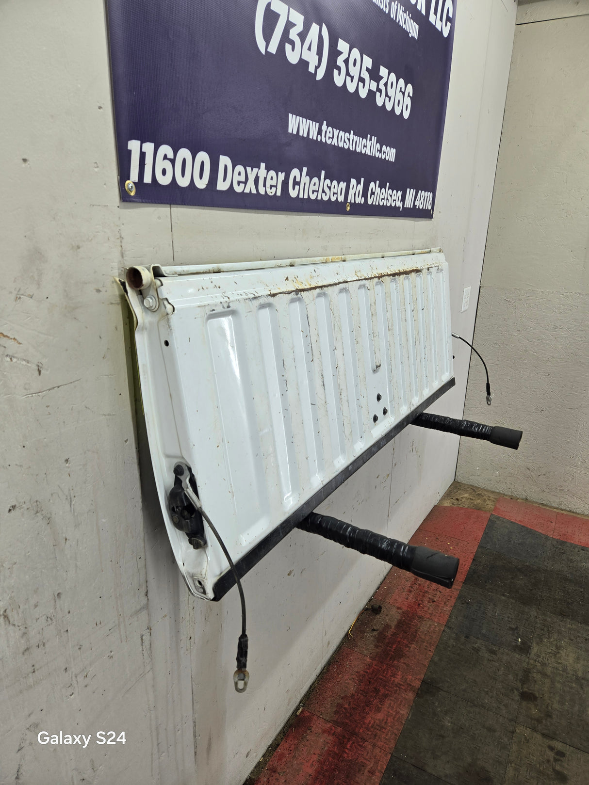 1999-2007 Chevrolet Silverado / GMC Sierra 1500 2500 3500 Tailgate