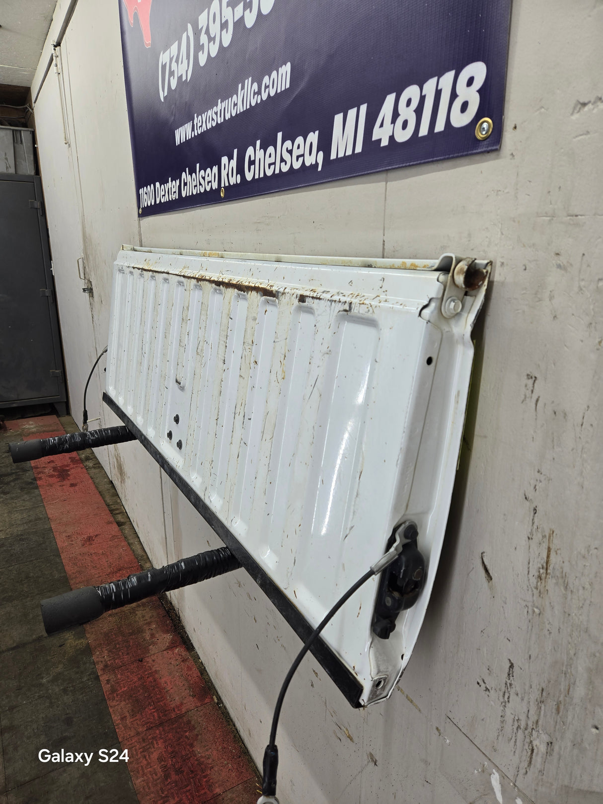 1999-2007 Chevrolet Silverado / GMC Sierra 1500 2500 3500 Tailgate