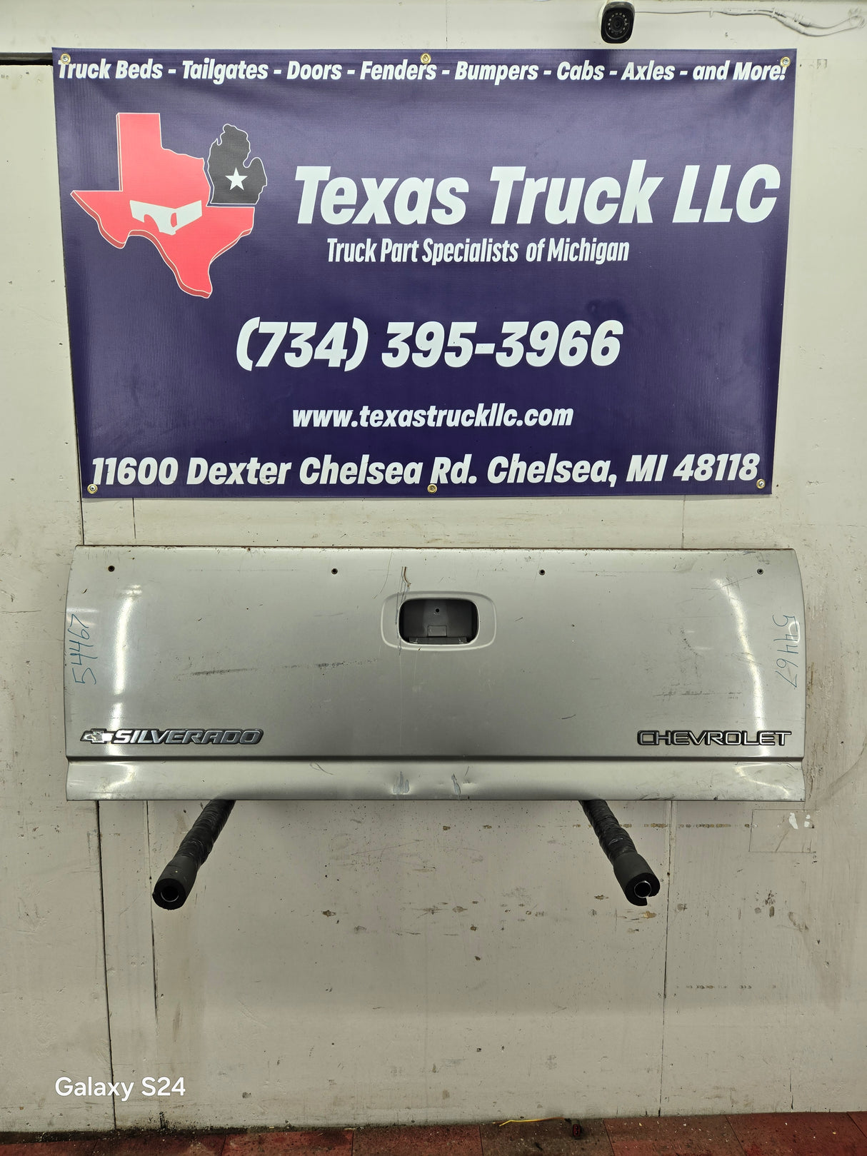 1999-2007 Chevrolet Silverado / GMC Sierra 1500 2500HD 3500 HD Tailgate