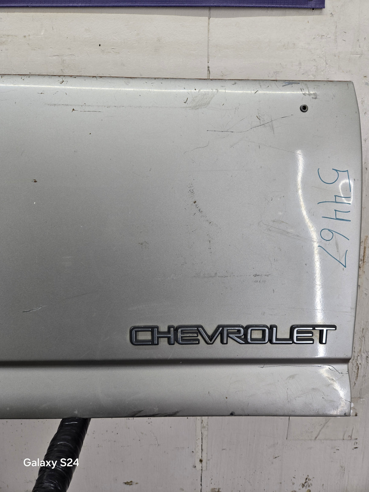 1999-2007 Chevrolet Silverado / GMC Sierra 1500 2500HD 3500 HD Tailgate